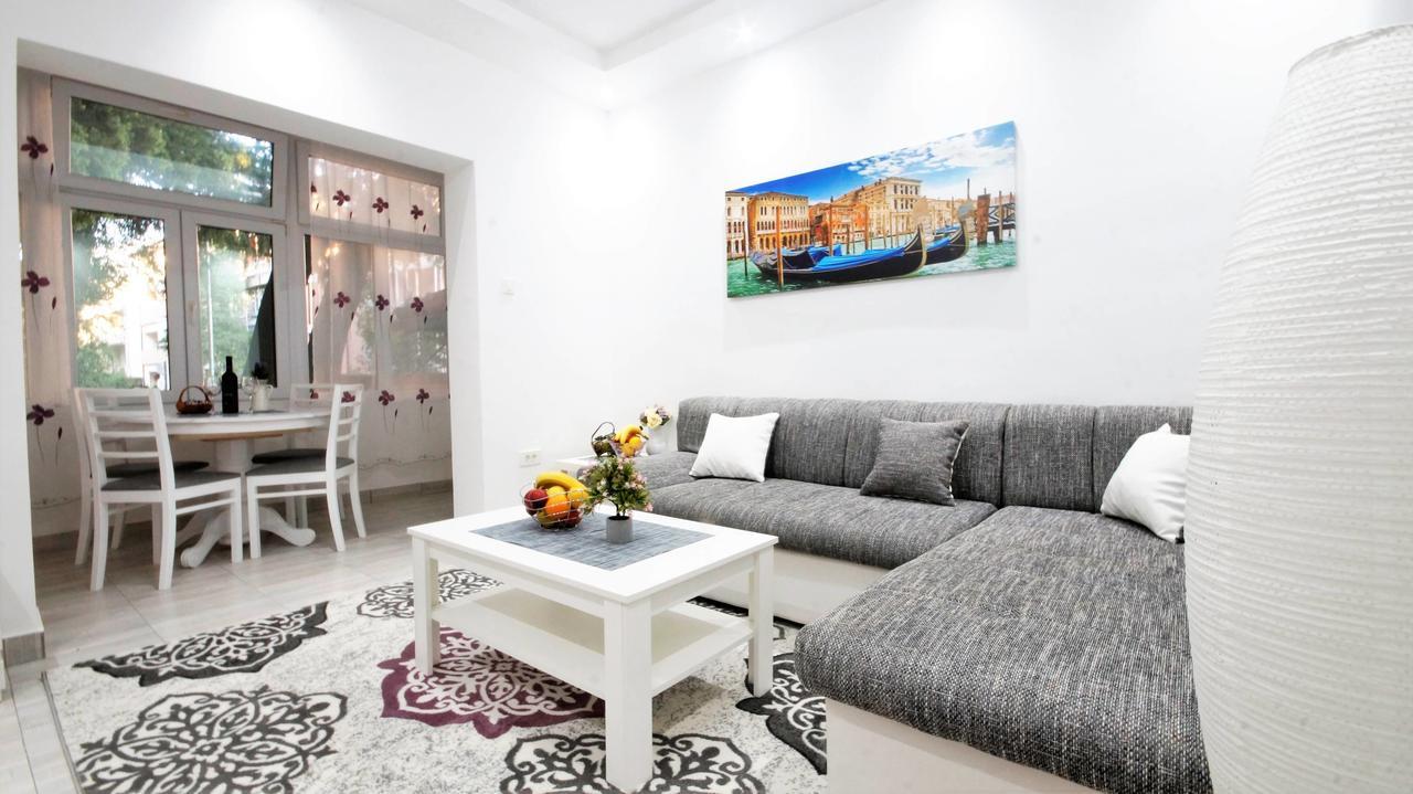 Kala Apartment Тиват Экстерьер фото